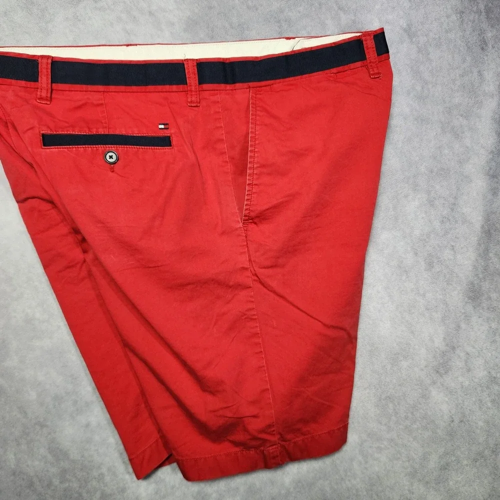 Tommy Hilfiger Mens Red Chino Shorts Navy Ribbon Trim Size 36 Flat Front Cotton